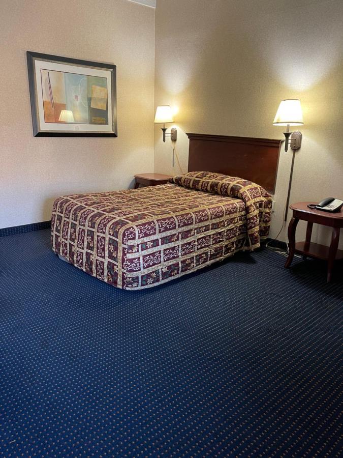 Budget Inn Temple Hills Eksteriør billede