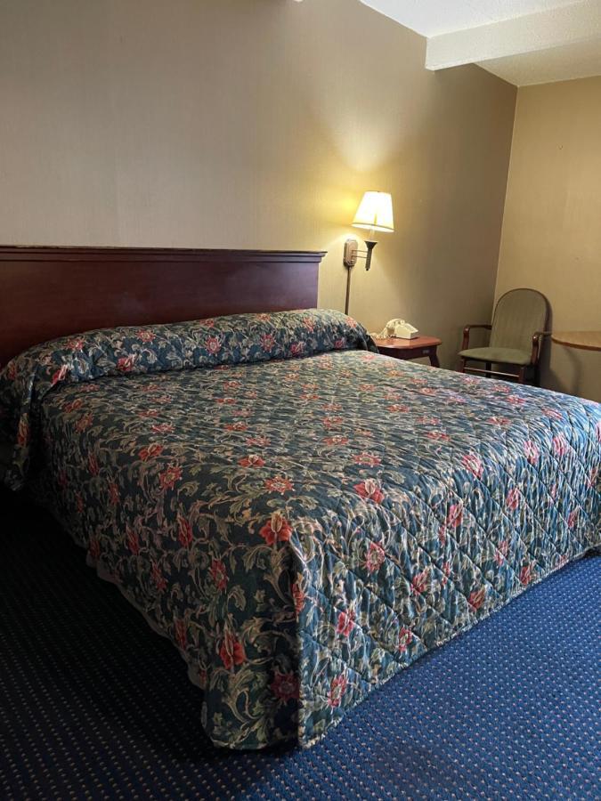 Budget Inn Temple Hills Eksteriør billede