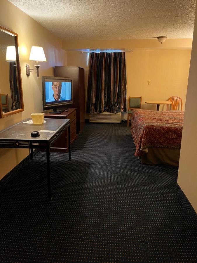 Budget Inn Temple Hills Eksteriør billede