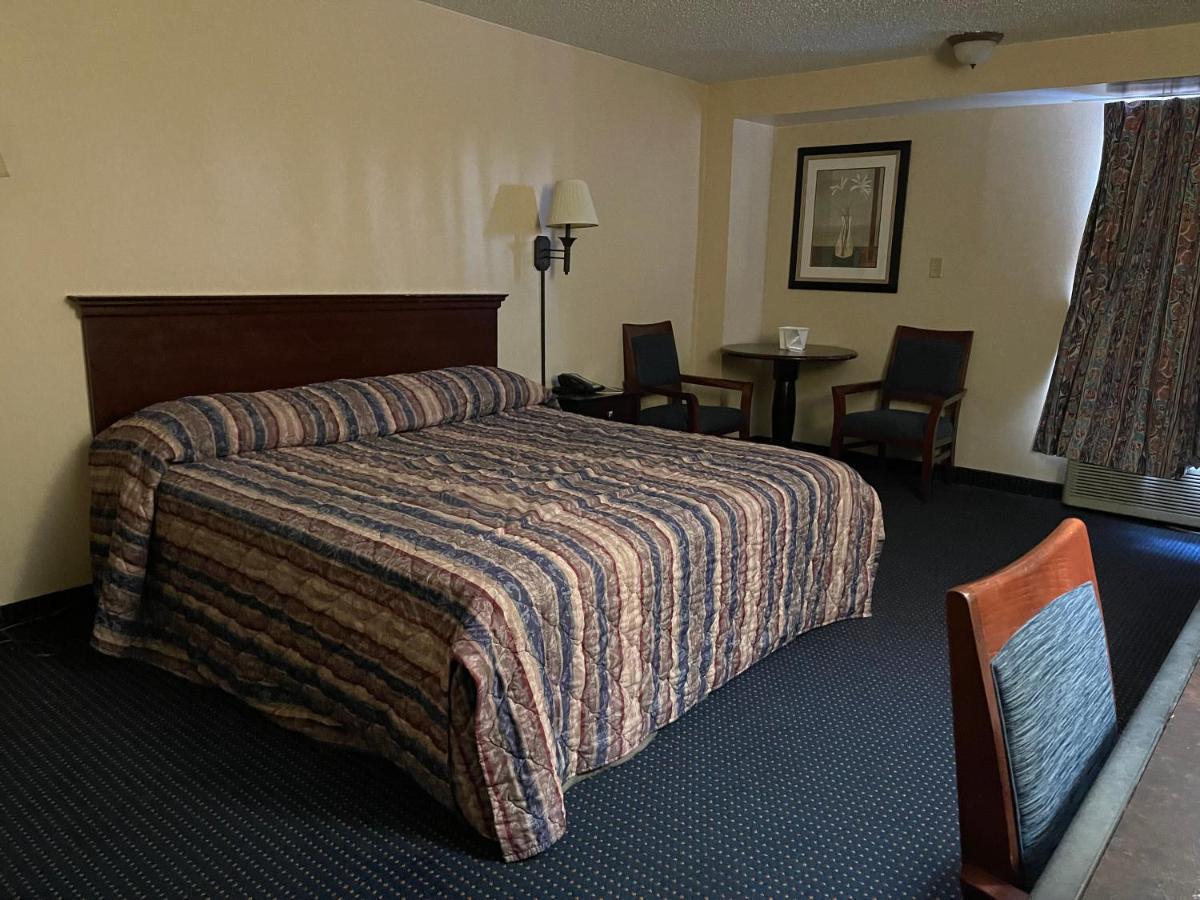 Budget Inn Temple Hills Eksteriør billede