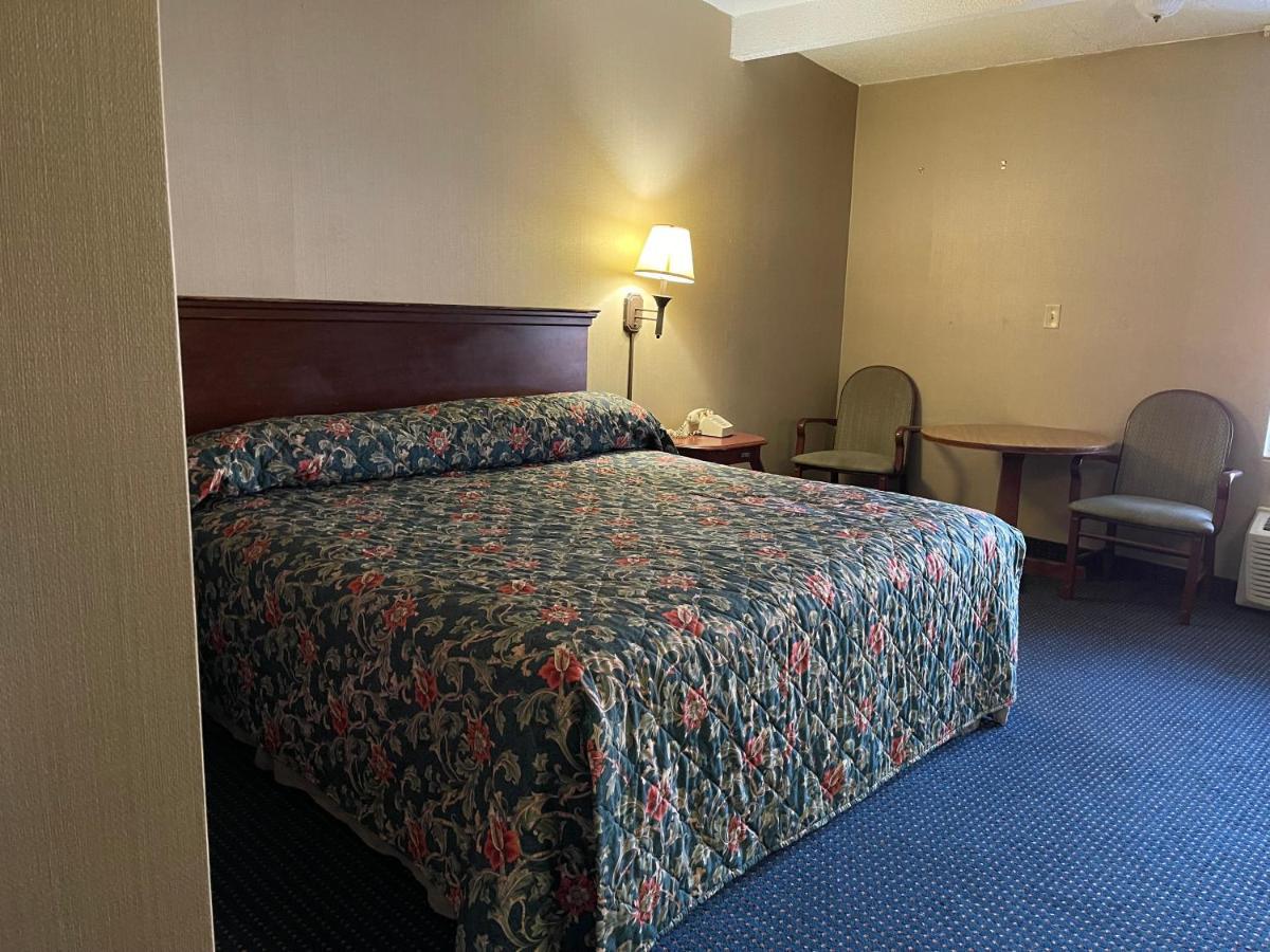 Budget Inn Temple Hills Eksteriør billede