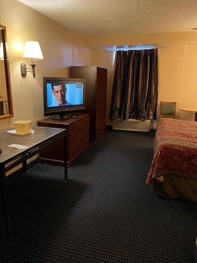 Budget Inn Temple Hills Eksteriør billede